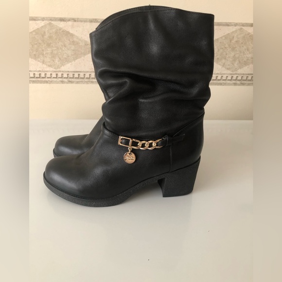 Slip on black leather boot - Picture 6 of 9